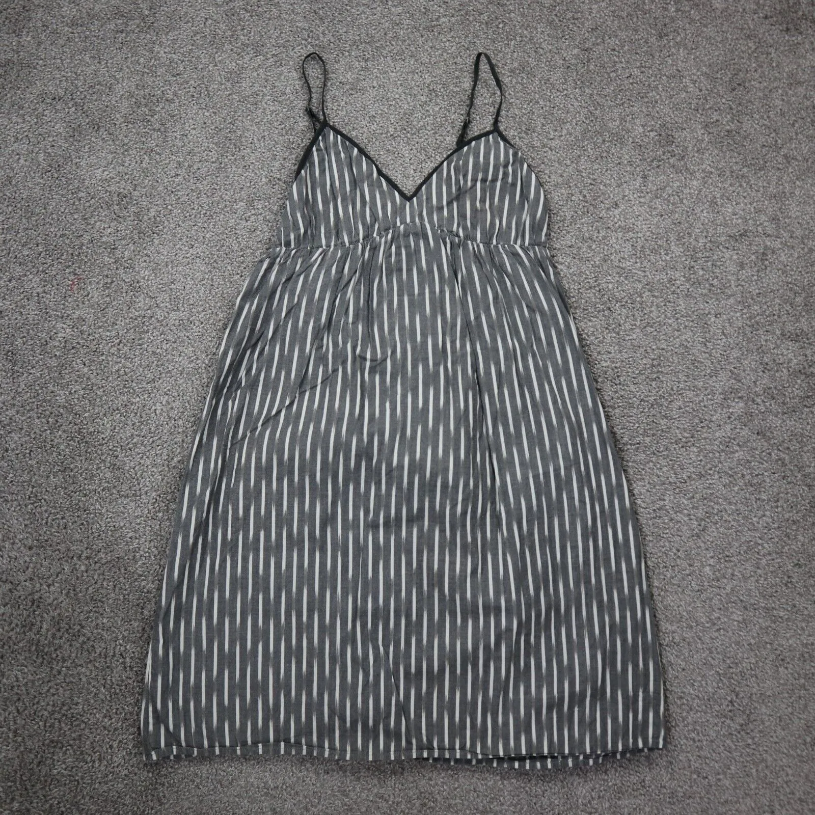 Converse One Star Women A Line Strappy Dress V Neck Smocked  White Gray Size 2