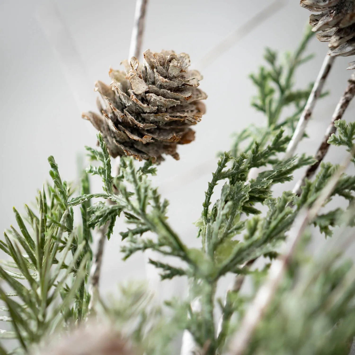 Frosted Cedar & Pinecone Spray