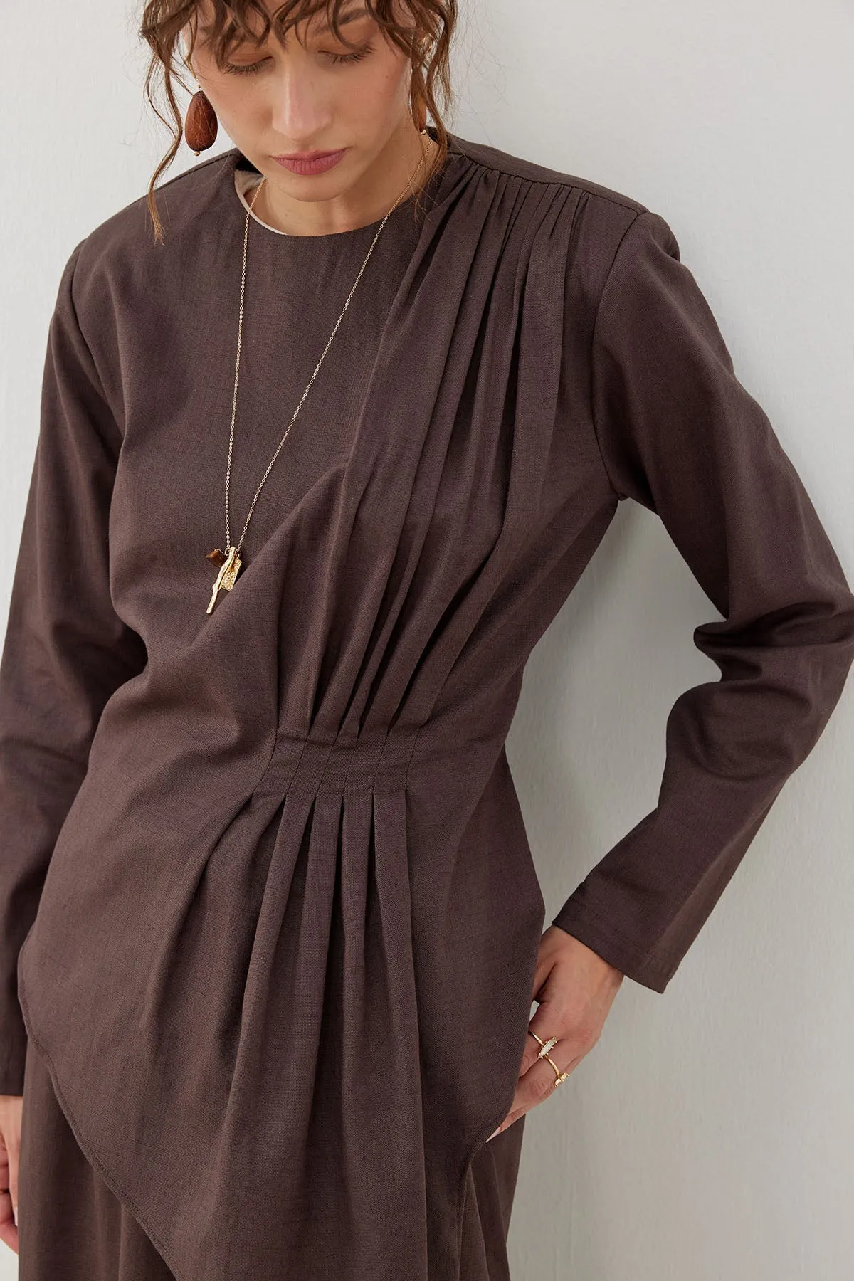 LINEN LOOKING PLEATED BLOUSE BROWN
