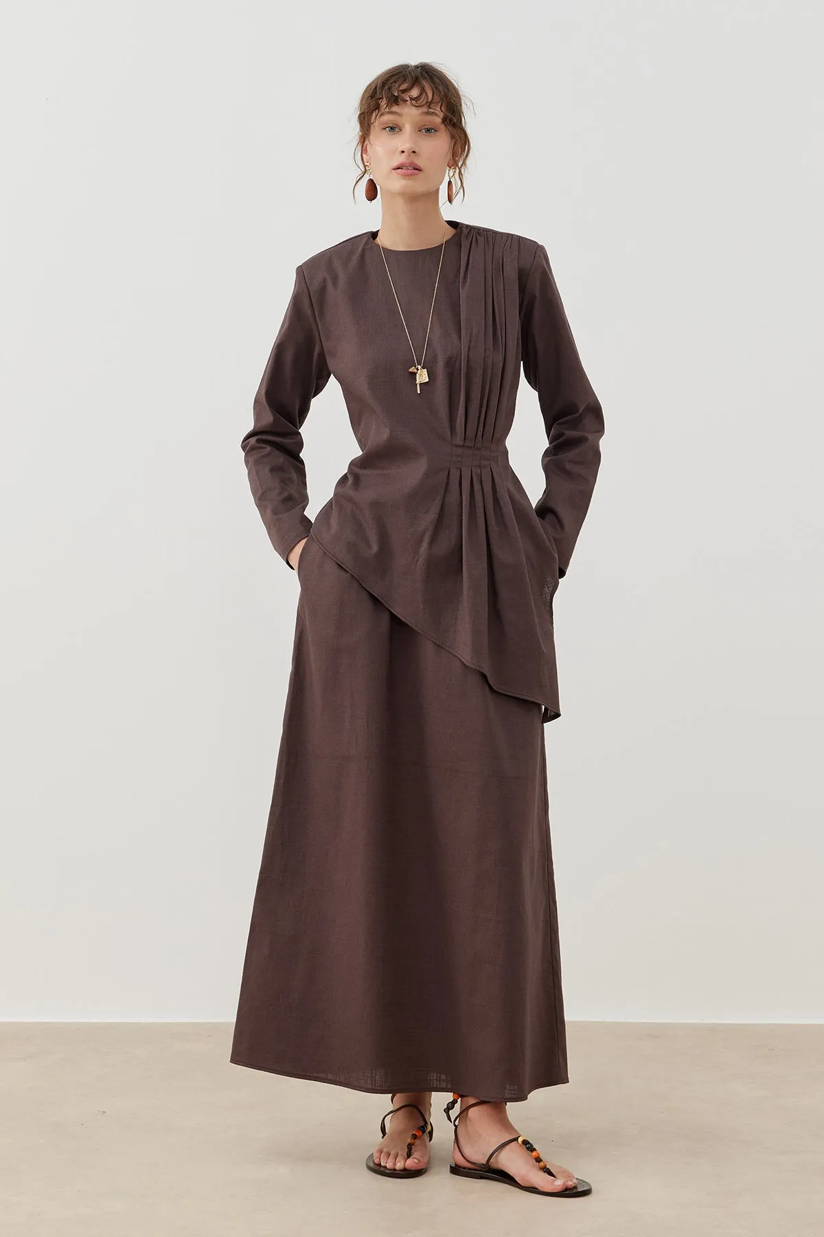 LINEN LOOKING PLEATED BLOUSE BROWN