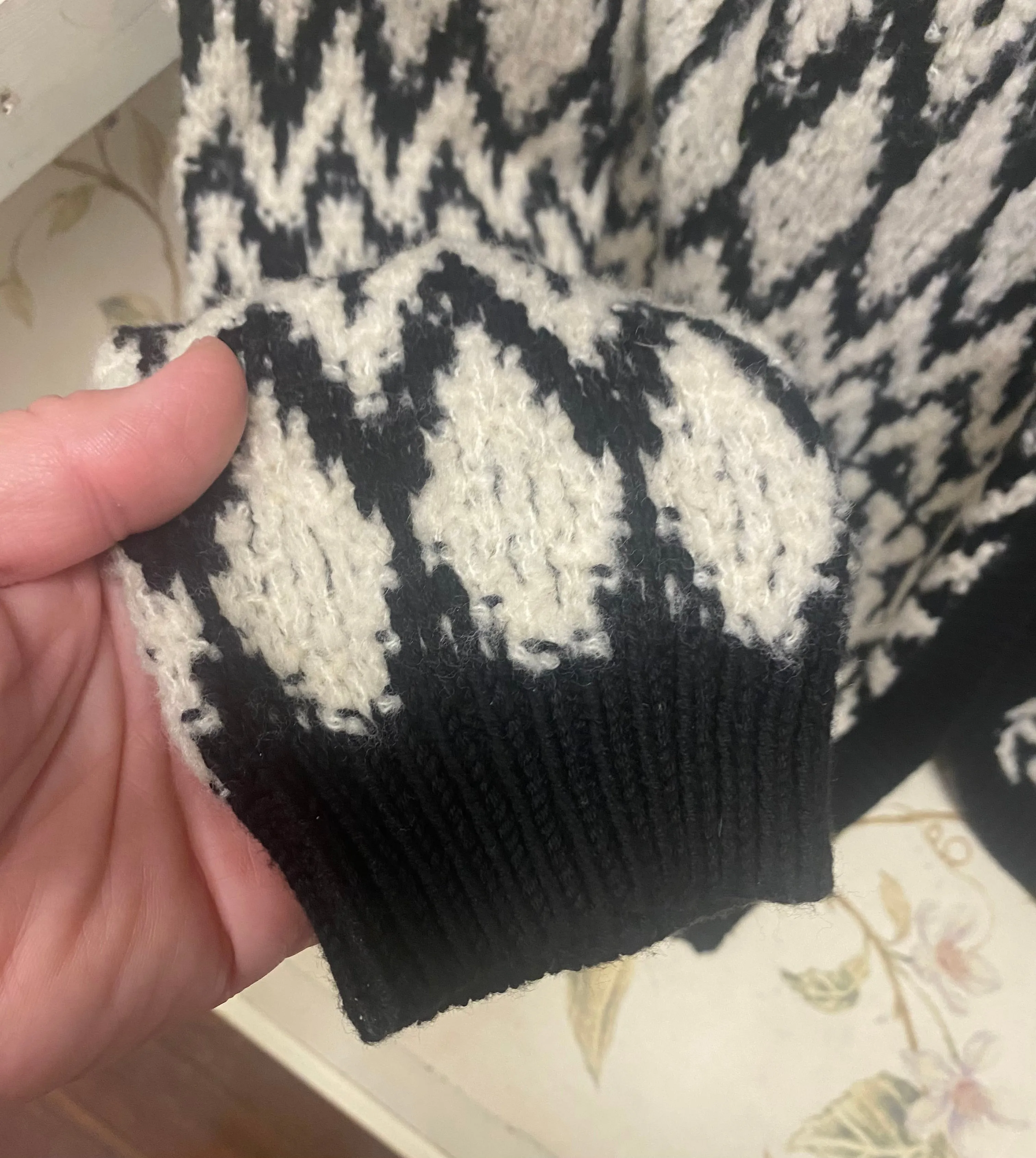 Old Navy black Sweaters, large