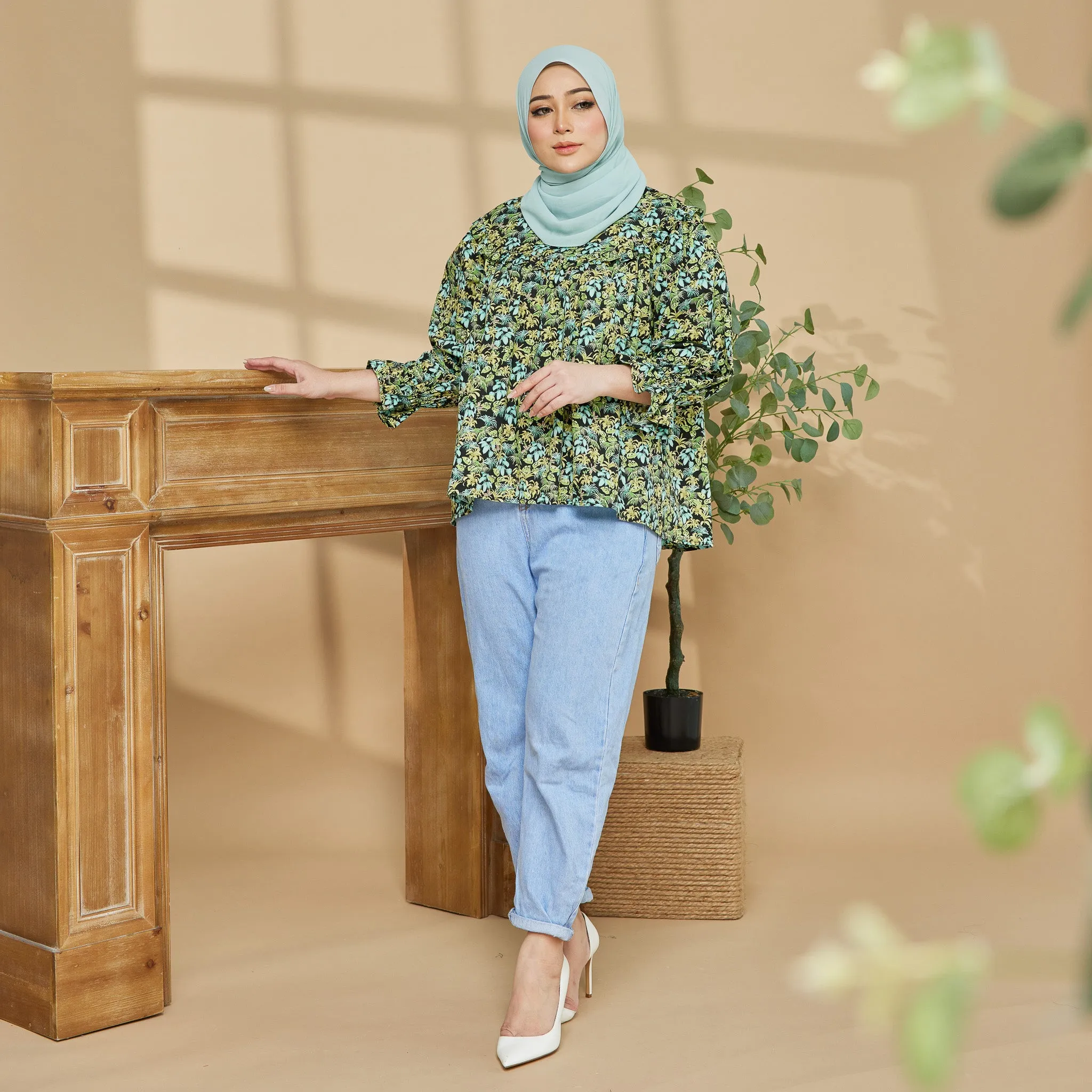Shamra Blouse - Black Mini Flower Print