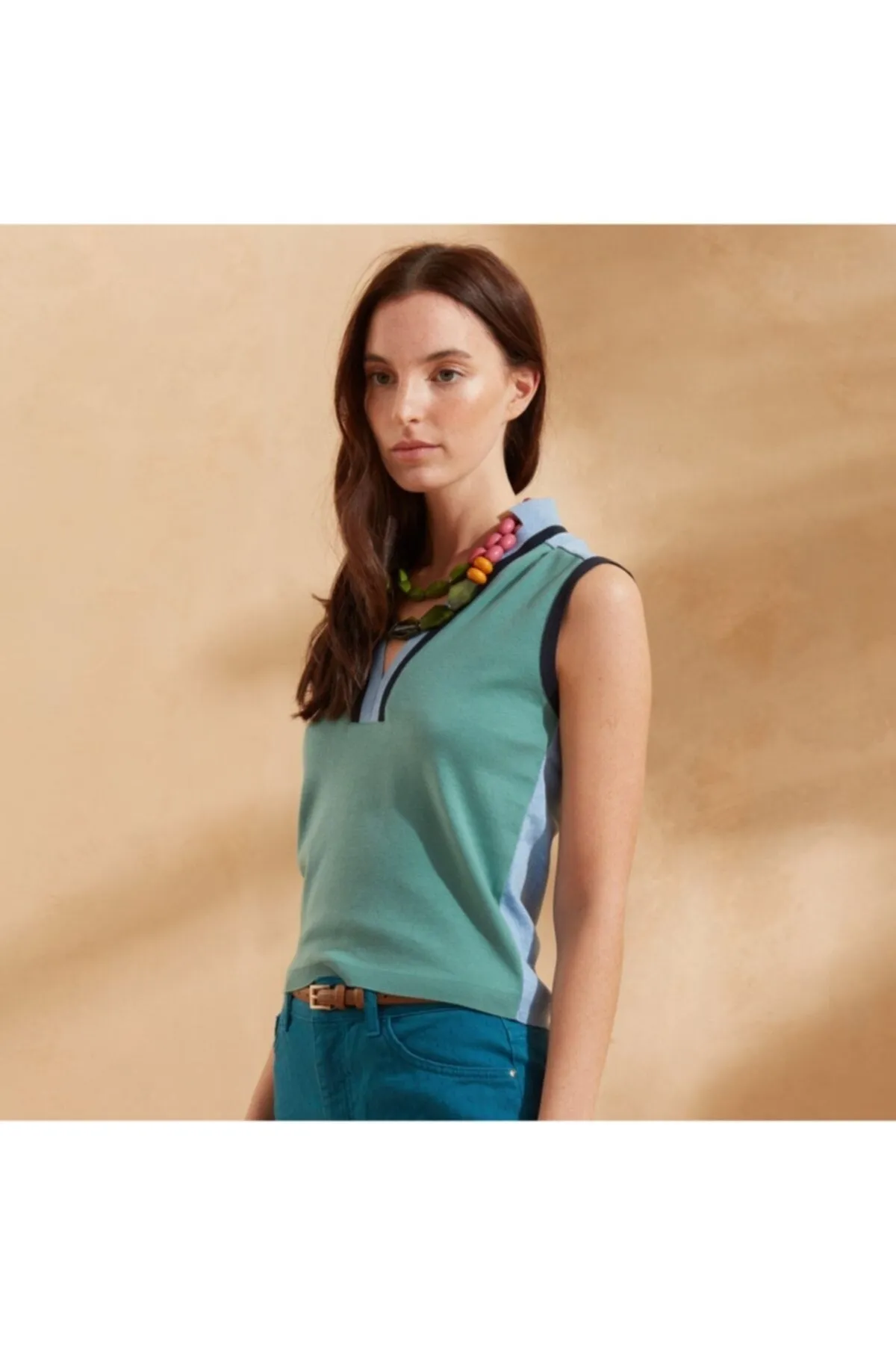 V-Neck Sleeveless Knitwear