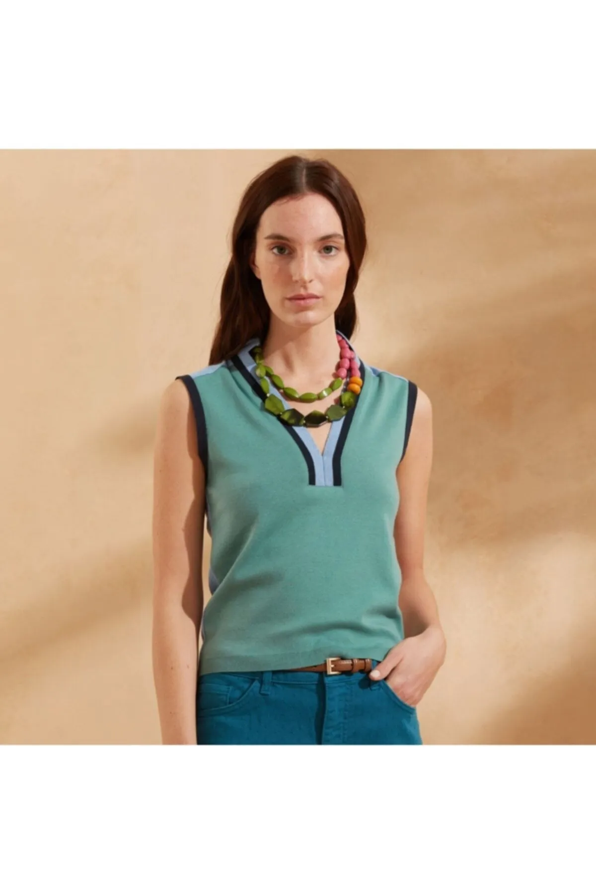 V-Neck Sleeveless Knitwear