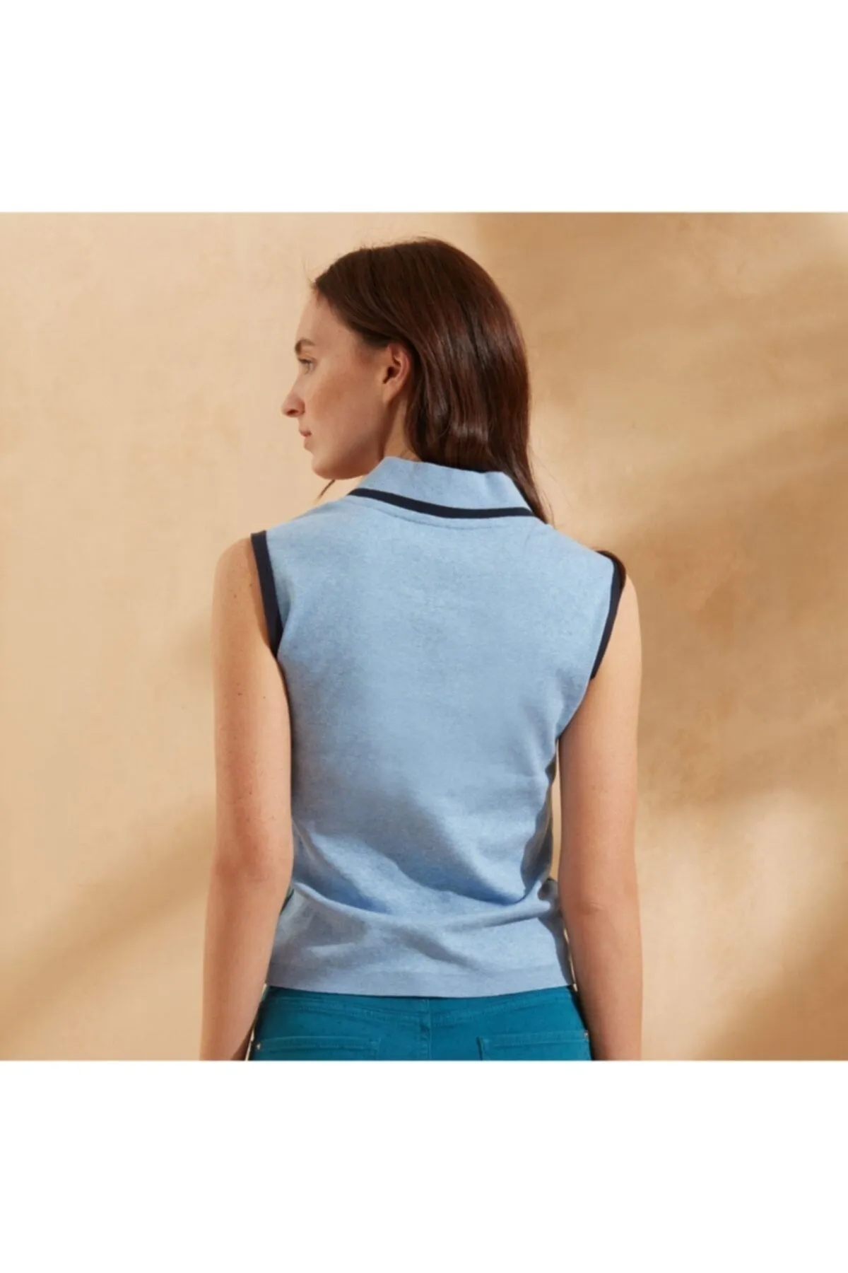 V-Neck Sleeveless Knitwear